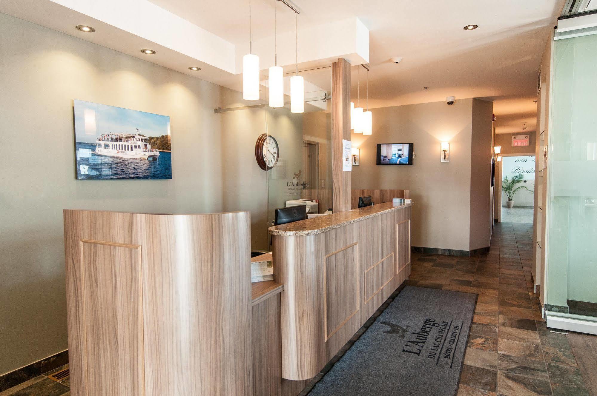 L'Auberge Du Lac Champlain, Chalet Et Spa Venise-en-Québec Exterior photo